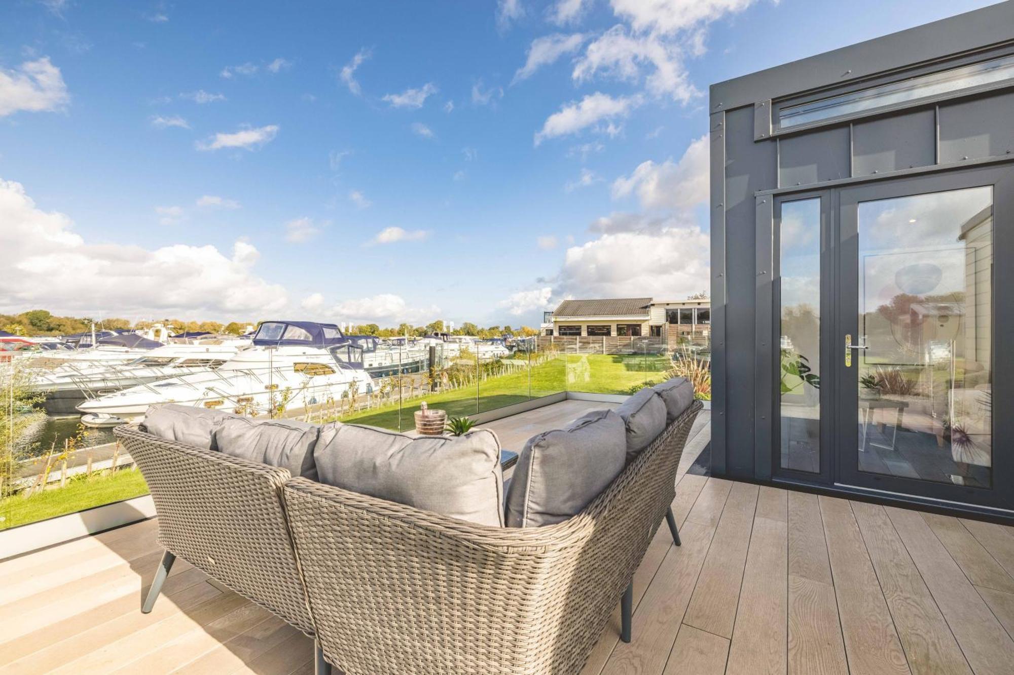 Luxury 2Bdr 2Ba Lodge With Hot Tub In Windsor Marina Dorney Exteriér fotografie